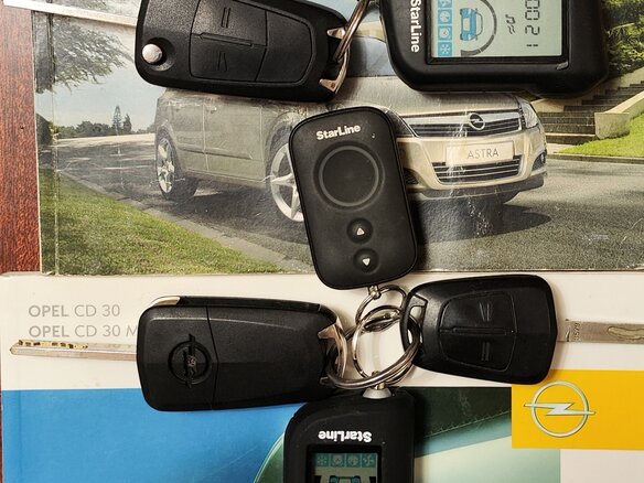 2009 Opel Astra H Рестайлинг, чёрный, 570000 рублей - вид 9