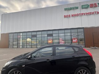 2012 Hyundai Solaris I, чёрный, 715000 рублей, вид 3