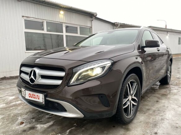 2014 Mercedes-Benz GLA 200 I (X156), коричневый, 1599999 рублей