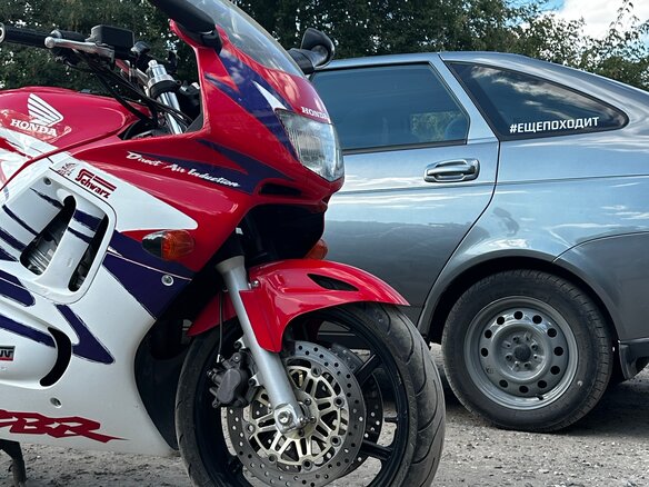 1998 Honda CBR 600F, белый, 360000 рублей