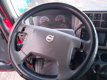 2009 Volvo FL, красный, 2800000 рублей, вид 1