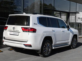 2021 Toyota Land Cruiser 300 Series, белый, 8498000 рублей, вид 5