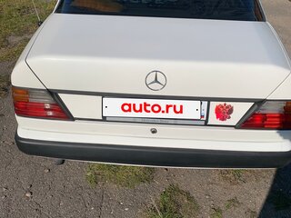 1988 Mercedes-Benz W124 230, белый, 400000 рублей, вид 4