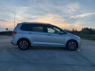 2019 Volkswagen Touran DSG7 II, серебристый, 1900000 рублей, вид 3