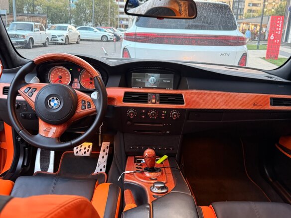 2005 BMW M5 IV (E60/E61), оранжевый, 4000000 рублей - вид 27