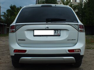 2014 Mitsubishi Outlander III Рестайлинг, белый, 1699999 рублей, вид 4