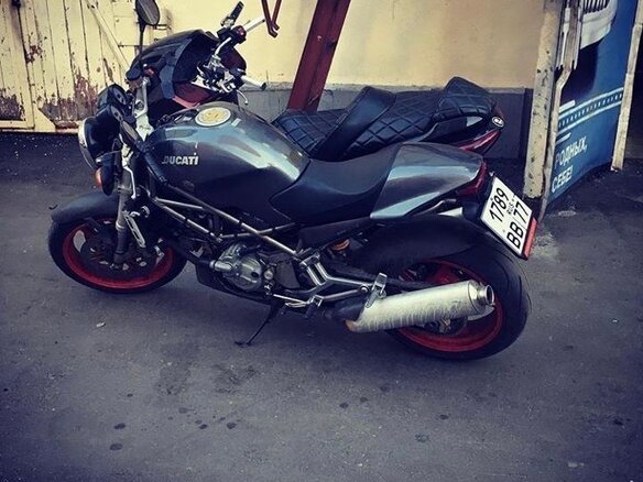 2001 Ducati Monster S4, серый - вид 2