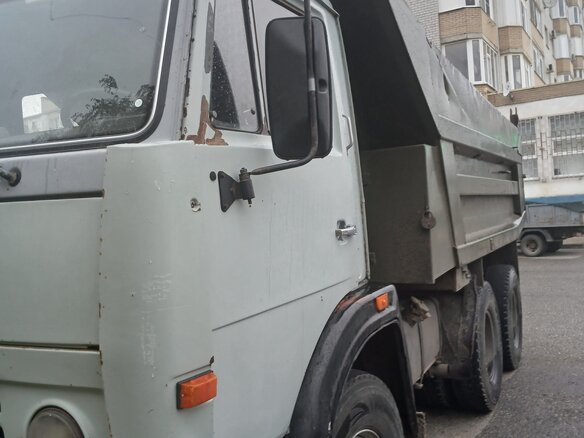 1996 КамАЗ 5511, серебристый, 650000 рублей