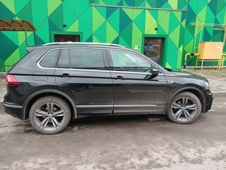 2019 Volkswagen Tiguan II, чёрный, 3000000 рублей, вид 2