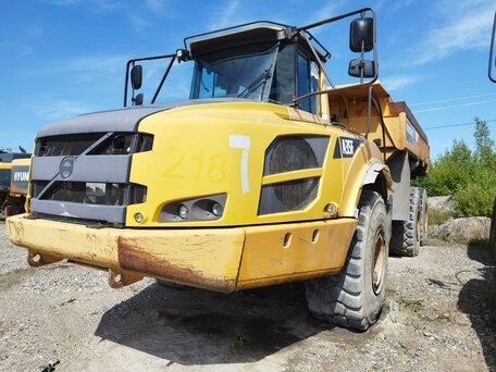 2011 Volvo F-Series, жёлтый, 11800000 рублей, вид 2