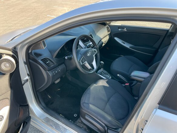 2011 Hyundai Solaris I, серебристый, 750000 рублей - вид 8