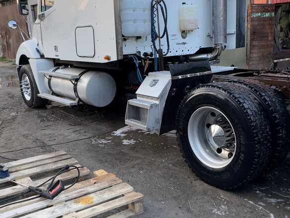 2003 Freightliner Columbia, белый, 3500000 рублей - вид 5