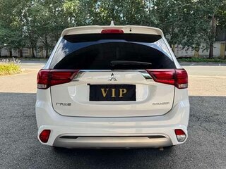 2022 Mitsubishi Outlander III Рестайлинг 3, белый, 2090000 рублей, вид 5