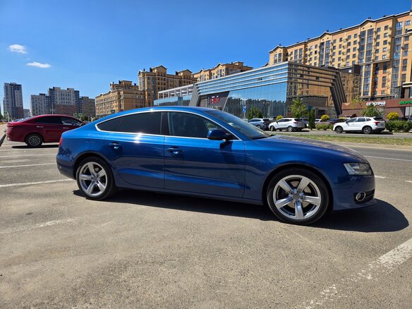 2011 Audi A5 I (8T), синий, 2200000 рублей