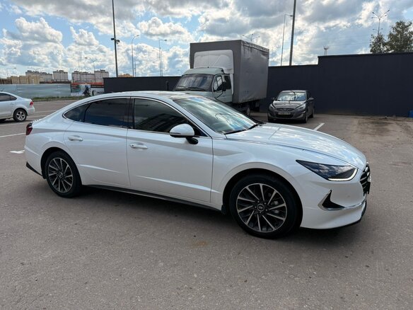 2022 Hyundai Sonata VIII (DN8), белый, 4750000 рублей - вид 3