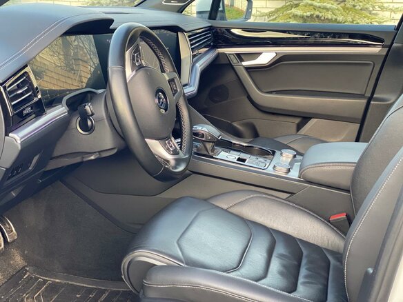 2019 Volkswagen Touareg III, белый, 5650000 рублей - вид 11