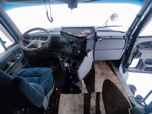 2003 Freightliner FLC, голубой, 2500000 рублей - вид 10