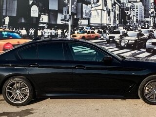 2019 BMW 5 серии 520i VII (G30/G31/G38), чёрный, 3800000 рублей, вид 3