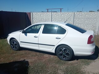 2010 Skoda Octavia II (A5) Рестайлинг, белый, 700000 рублей, вид 4