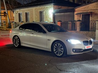 2016 BMW 5 серии 520i VI (F10/F11/F07) Рестайлинг, белый, 2650000 рублей, вид 5