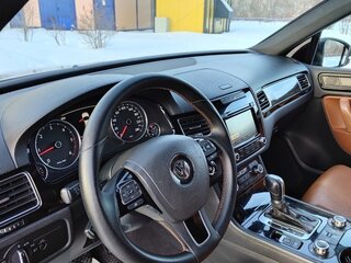 2014 Volkswagen Touareg II, чёрный, 2275000 рублей, вид 5