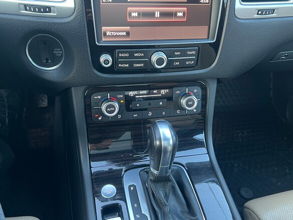 2015 Volkswagen Touareg II Рестайлинг, серый, 4000000 рублей - вид 15