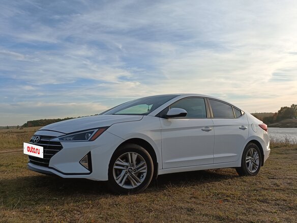 2018 Hyundai Elantra VI (AD), белый, 1500000 рублей