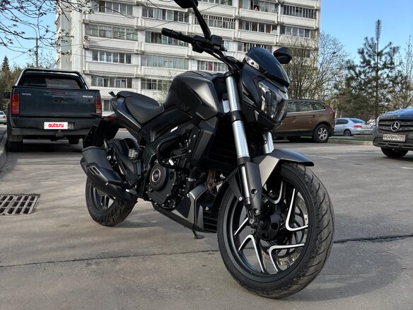 2021 Bajaj Dominar 400, чёрный, 380000 рублей - вид 2