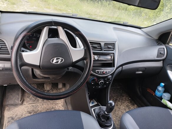 2013 Hyundai Solaris I, серебристый, 730000 рублей - вид 5
