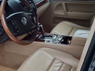 2008 Volkswagen Touareg I Рестайлинг, чёрный, 1620000 рублей, вид 2