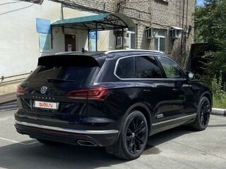 2018 Volkswagen Touareg III, чёрный, 4900000 рублей, вид 4