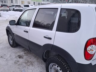 2017 Chevrolet Niva I Рестайлинг, белый, 565000 рублей, вид 4