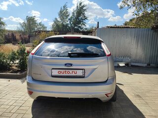 2011 Ford Focus II Рестайлинг, серебристый, 550000 рублей, вид 2