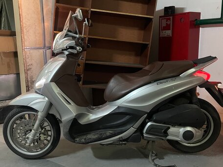 2015 Piaggio Beverly, серебристый, 300000 рублей, вид 2