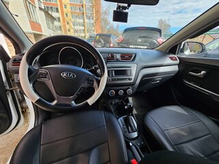 2015 Kia Rio III Рестайлинг, белый, 1050000 рублей, вид 2