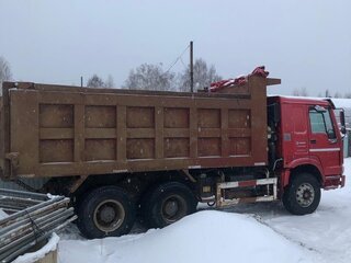 2012 Sinotruk Howo ZZ3327, красный, 2000000 рублей, вид 2
