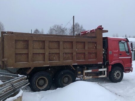 2012 Sinotruk Howo ZZ3327, красный, 2000000 рублей, вид 2