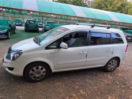 2014 Opel Zafira B Рестайлинг, белый, 620000 рублей, вид 3