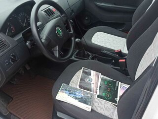 2004 Skoda Fabia I Рестайлинг, белый, 585000 рублей, вид 3