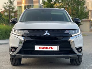 2015 Mitsubishi Outlander III Рестайлинг 2, белый, 1790000 рублей, вид 4