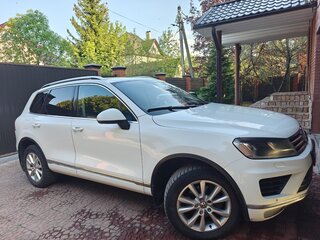 2017 Volkswagen Touareg II Рестайлинг, белый, 3450000 рублей, вид 1