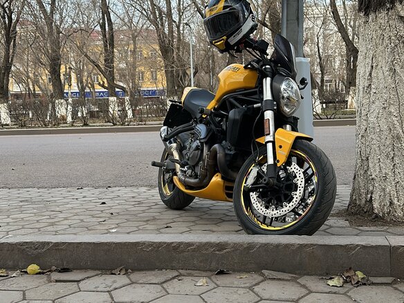 2018 Ducati Monster 821, жёлтый, 1000000 рублей - вид 3