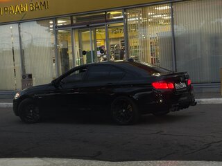 2013 BMW 5 серии 520i VI (F10/F11/F07), чёрный, 1900000 рублей, вид 2