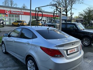 2015 Hyundai Solaris I Рестайлинг, серебристый, 1300000 рублей, вид 4