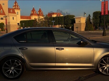 2018 Skoda Octavia III (A7) Рестайлинг, серый, 1999000 рублей, вид 4
