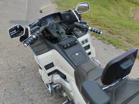 1990 Honda GL 1500 Gold Wing, белый, 382072 рублей, вид 2