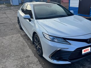 2021 Toyota Camry VIII (XV70) Рестайлинг, белый, 2690000 рублей, вид 1