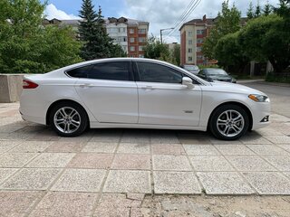 2016 Ford Fusion (North America) II Рестайлинг, белый, 2080000 рублей, вид 5