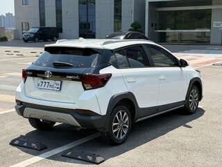 2022 Toyota Yaris IV, белый, 1180000 рублей, вид 5