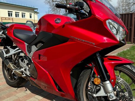 2014 Honda VFR 800, пурпурный, 717641 рублей, вид 1